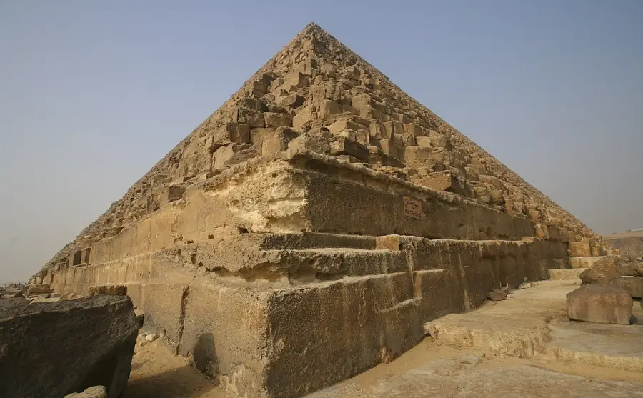 9- أهرامات الجيزة (Pyramids of Giza)