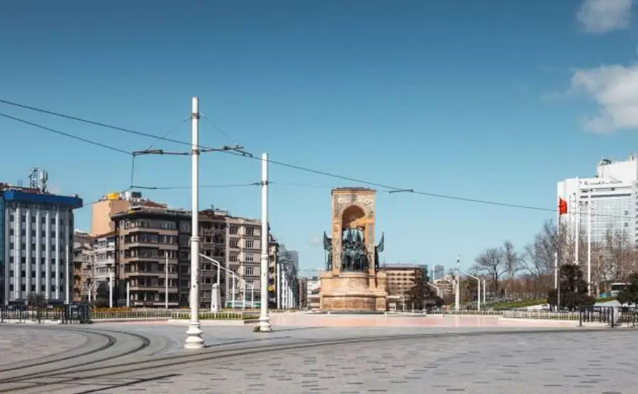 21- ميدان تقسيم (Taksim Square)
